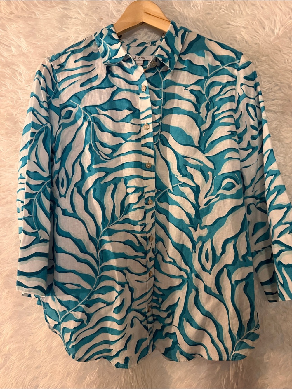 Chicos Buttondown Blouse Size 6